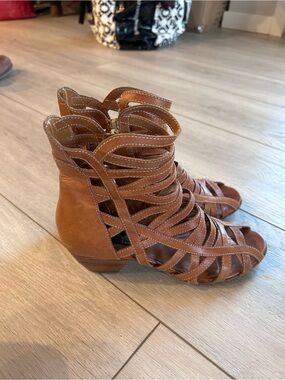 Everybody By B.Z Moda Leather Gladiator Wedge Sandals Strappy Cutout Festival